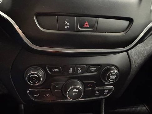 Used 2020 Jeep Cherokee Latitude Plus w/ Cold Weather Group image 46