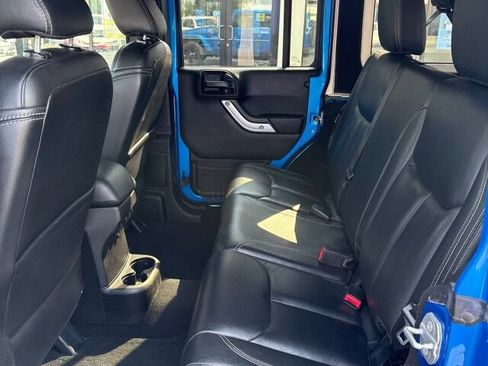 Used 2015 Jeep Wrangler Unlimited Sahara w/ Dual Top Group AWD/4WD image 11
