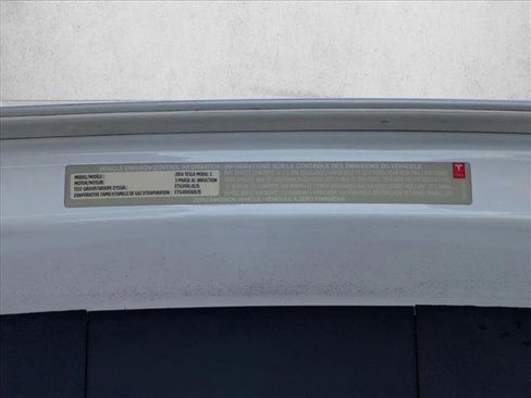 Used 2014 Tesla Model S 85 RWD image 23