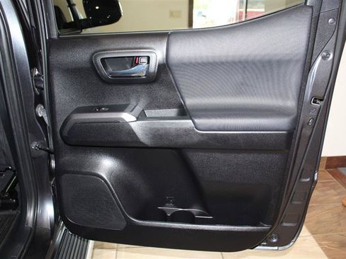 Used 2021 Toyota Tacoma TRD Off-Road w/ Technology Package AWD/4WD image 33