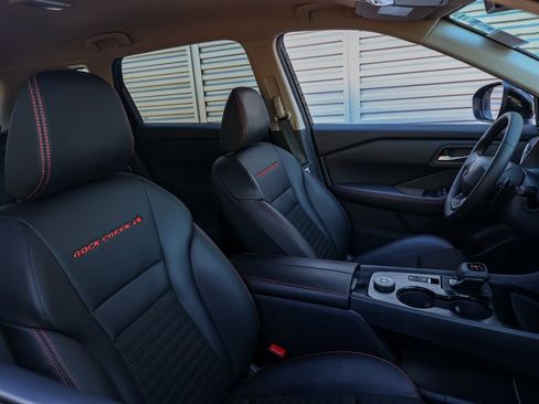 Used 2025 Nissan Rogue SV image 21