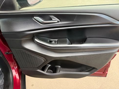 Used 2024 Jeep Grand Cherokee L Altitude image 25