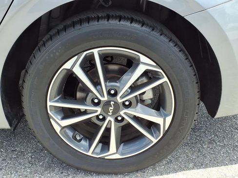 Certified 2024 Kia Forte LXS FWD image 9