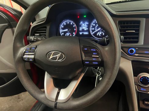 Used 2019 Hyundai Elantra SE FWD image 17