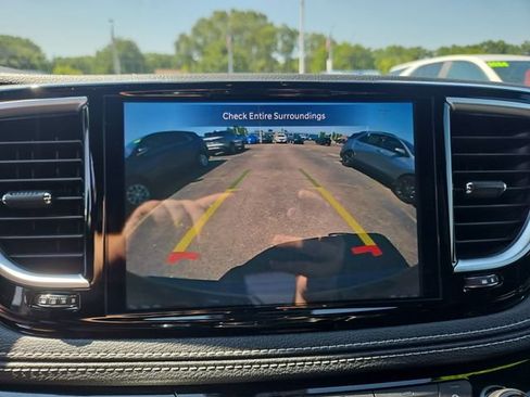 Used 2025 Chrysler Pacifica Limited FWD image 21