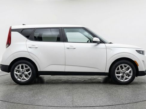 Used 2025 Kia Soul LX w/ LX Technology Package image 11