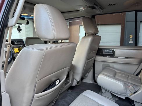 Used 2010 Lincoln Navigator 4WD image 25