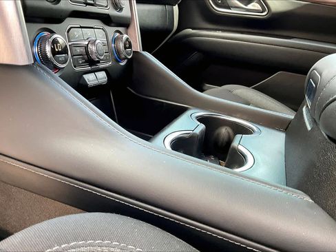 Used 2024 GMC Yukon SLE image 16