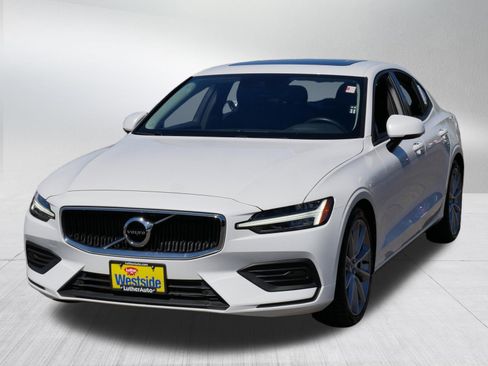Used 2019 Volvo S60 T6 Momentum w/ Multimedia Package AWD/4WD image 2