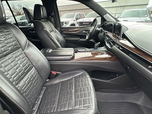 Used 2021 Cadillac Escalade Premium Luxury Platinum image 15