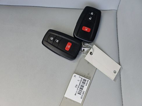 Used 2020 Toyota Prius XLE FWD image 19