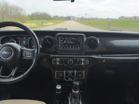 Used 2020 Jeep Wrangler Unlimited Sport AWD/4WD image 3