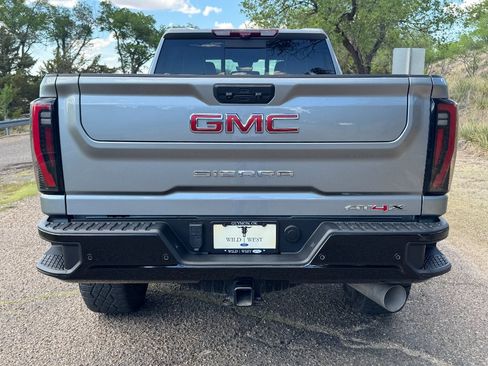 Used 2024 GMC Sierra 2500 AT4X AWD/4WD image 7