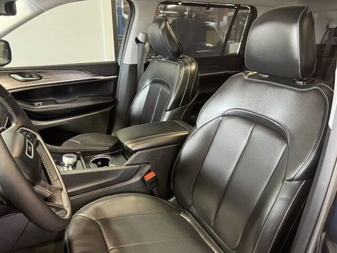 Used 2024 Jeep Grand Cherokee L Limited w/ Luxury Tech Group II image 9