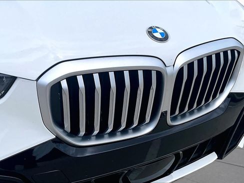 Used 2025 BMW X5 xDrive40i w/ M Sport Package AWD/4WD image 29