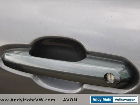 Used 2021 Toyota Highlander XLE AWD/4WD image 17