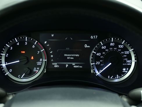 Used 2024 Toyota Highlander XLE AWD/4WD image 25