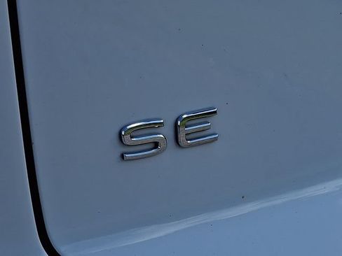 Used 2024 Volkswagen Atlas Cross Sport SE AWD/4WD image 29