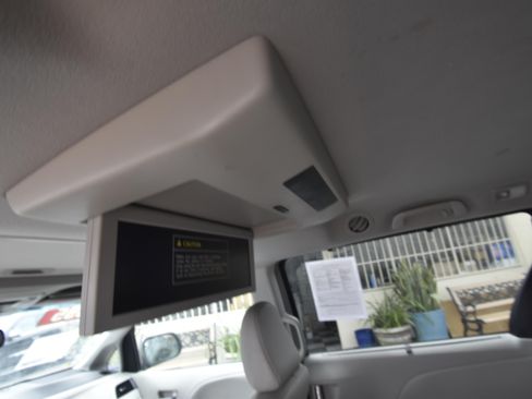 Used 2013 Toyota Sienna XLE w/ Entertainment Pkg FWD image 11
