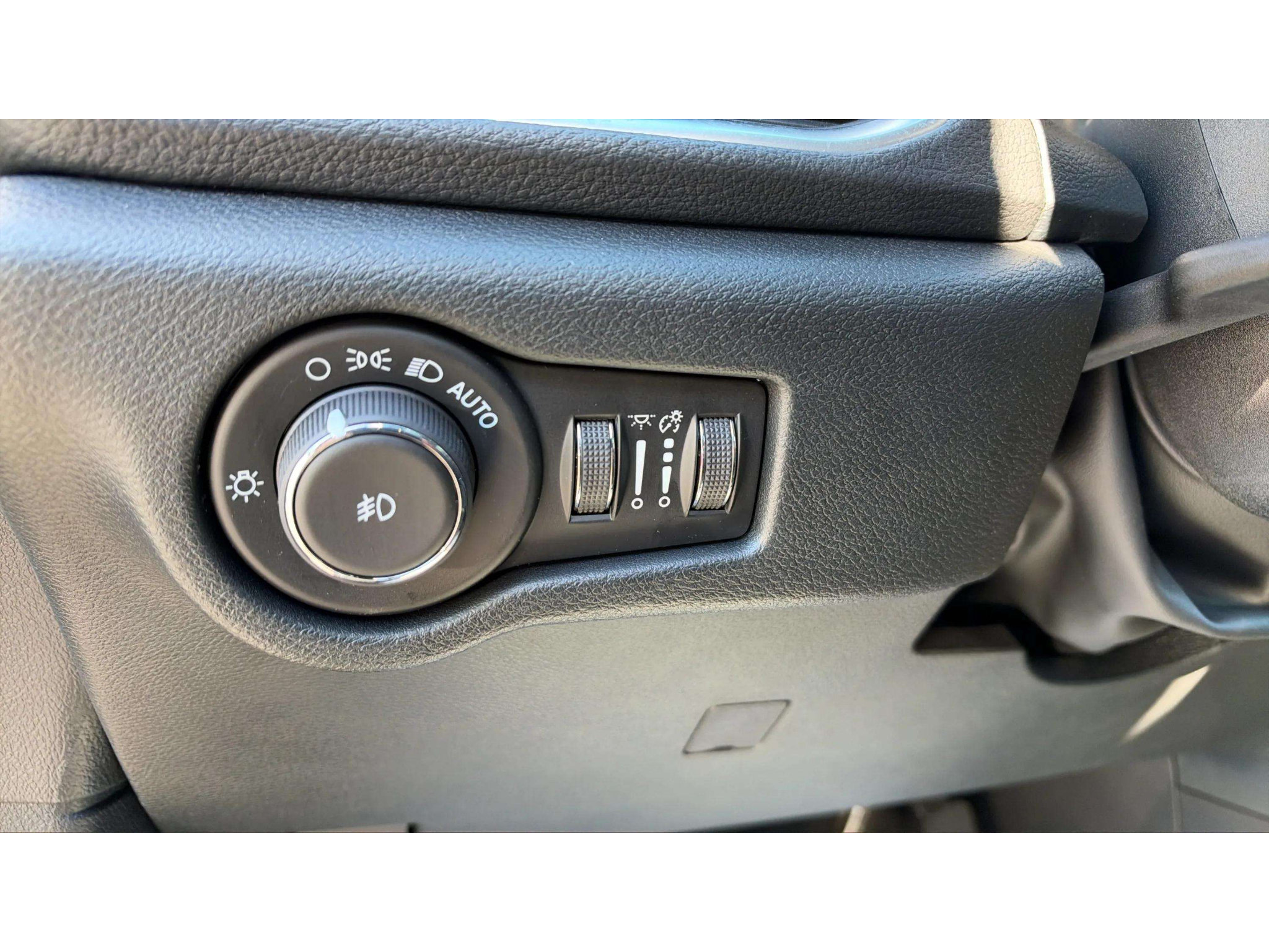 Used 2025 Chrysler Pacifica Limited FWD image 22