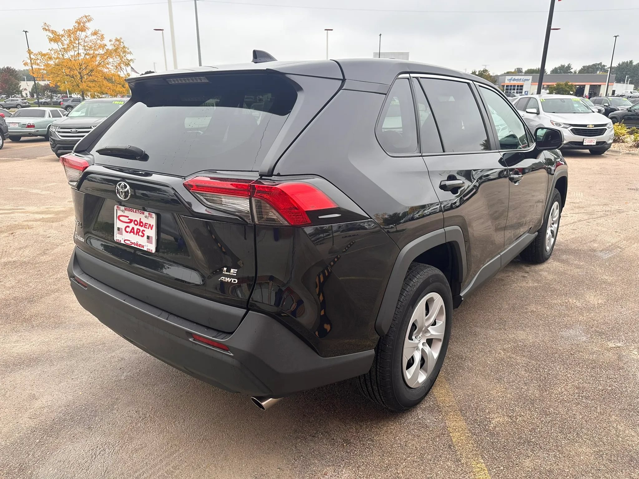 Used 2024 Toyota RAV4 LE AWD/4WD image 5