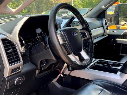 Used 2019 Ford F550 4x4 SuperCab Super Duty w/ Lariat Value Package image 17