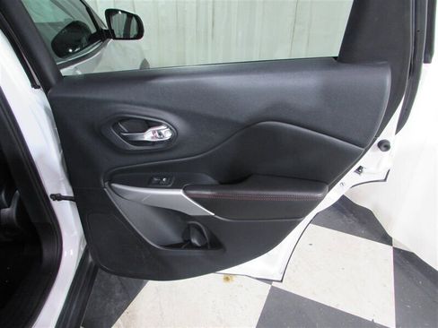 Used 2018 Jeep Cherokee Trailhawk image 62