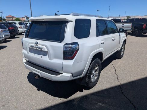 Used 2015 Toyota 4Runner SR5 AWD/4WD image 5