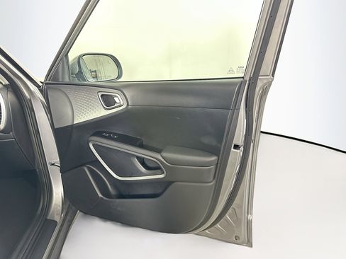 Used 2025 Kia Soul LX w/ LX Technology Package FWD image 30