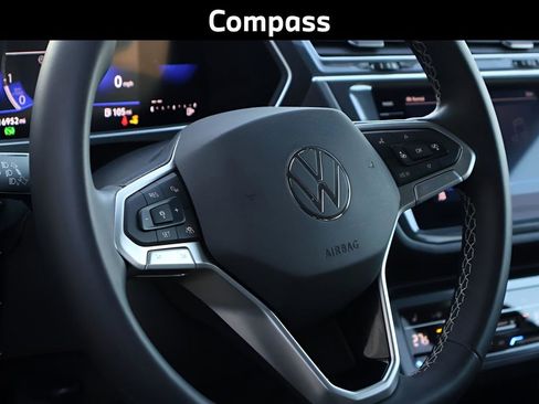 Used 2024 Volkswagen Tiguan SE image 21