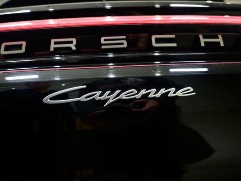 Used 2025 Porsche Cayenne image 18