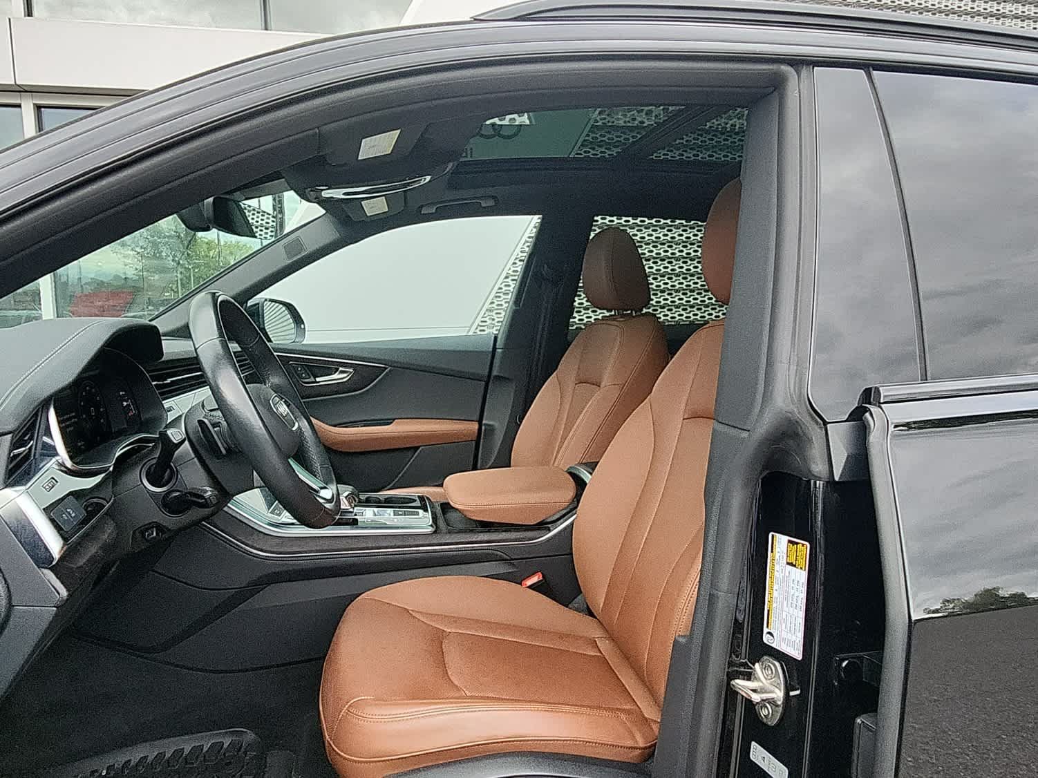 Used 2023 Audi Q8 Premium Plus AWD/4WD image 4