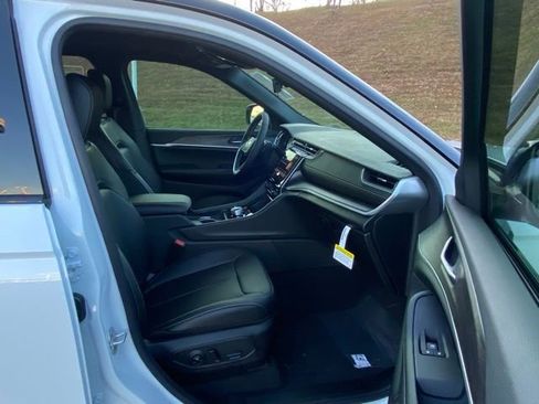 New 2025 Jeep Grand Cherokee Limited image 29