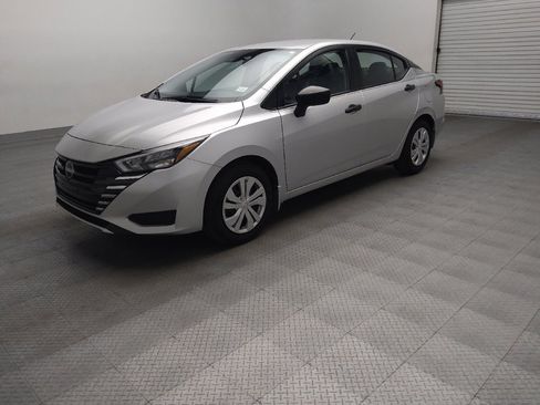 Used 2025 Nissan Versa S w/ Trunk Package FWD image 2