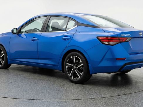Used 2025 Nissan Sentra SV image 6