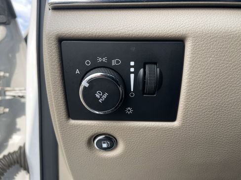 Used 2014 Jeep Grand Cherokee Limited image 47