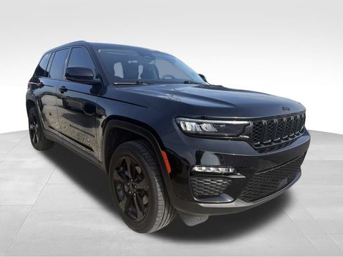 Used 2023 Jeep Grand Cherokee Limited w/ Black Appearance Package AWD/4WD image 18