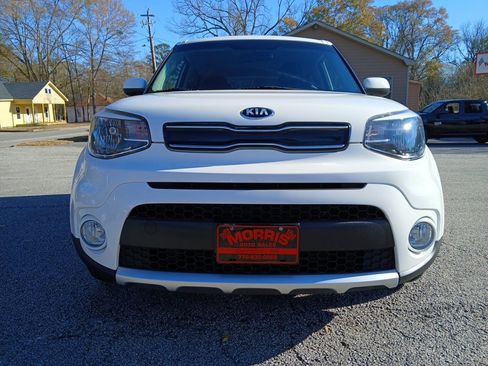 Used 2019 Kia Soul + image 3