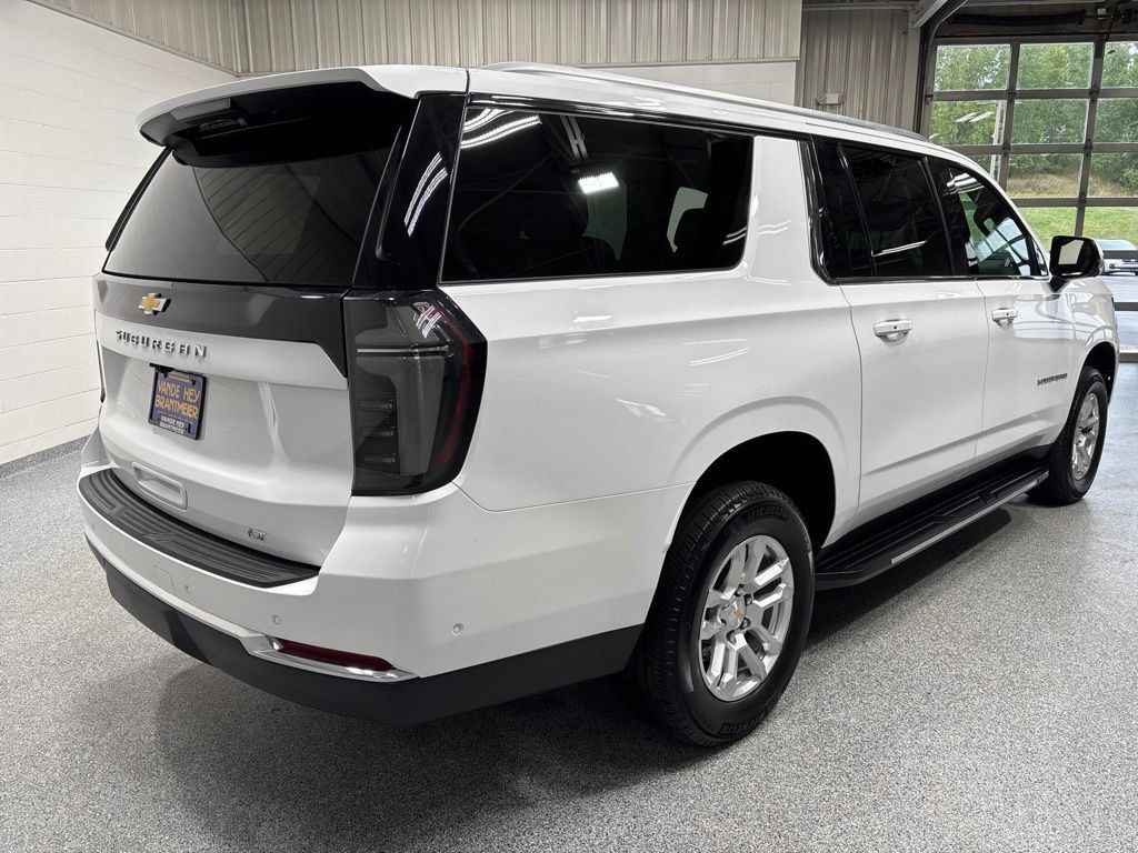 Used 2026 Chevrolet Suburban LT w/ Comfort Package AWD/4WD image 7