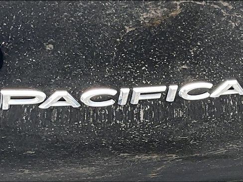 Used 2024 Chrysler Pacifica Touring-L FWD image 24