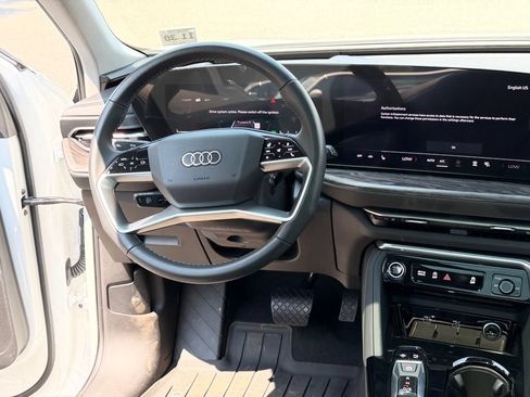 Used 2025 Audi Q5 Premium w/ Convenience Package AWD/4WD image 24