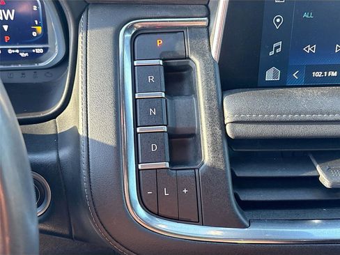 Used 2023 Chevrolet Suburban LT w/ Luxury Package image 16