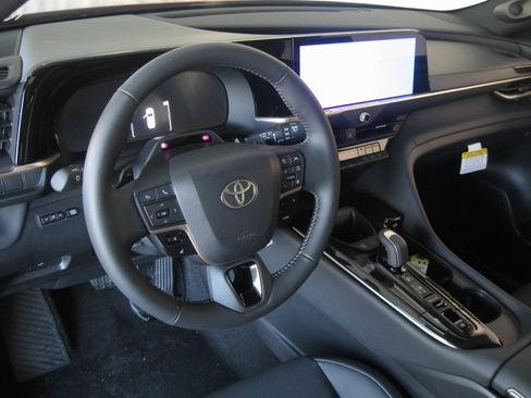 New 2025 Toyota Crown Signia image 9