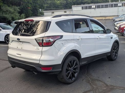 Used 2017 Ford Escape SE w/ SE Sport Appearance Package AWD/4WD image 2