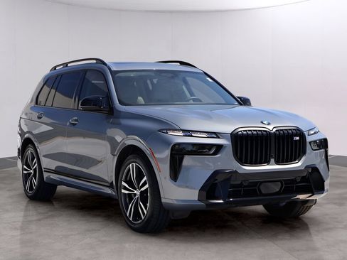 Used 2025 BMW X7 M60i AWD/4WD image 3
