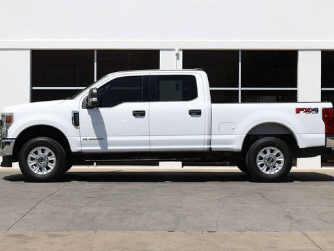 Used 2021 Ford F250 XLT w/ FX4 Off-Road Package AWD/4WD image 11