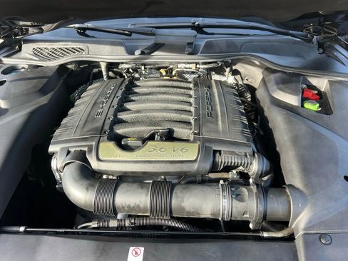 Used 2018 Porsche Cayenne Sport Utility 4D image 23