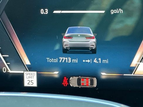 Used 2025 BMW 330i Sedan w/ Premium Package image 33