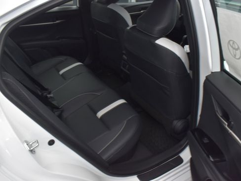 Used 2025 Toyota Camry SE image 10