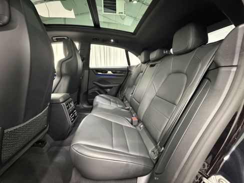 Certified 2025 Porsche Macan 4 Electric image 21